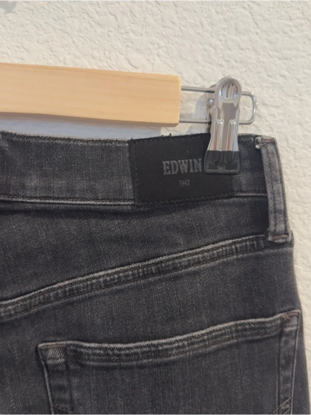 Edwin- Pixie 9” Mid Rise Skinny Jeans Size 26